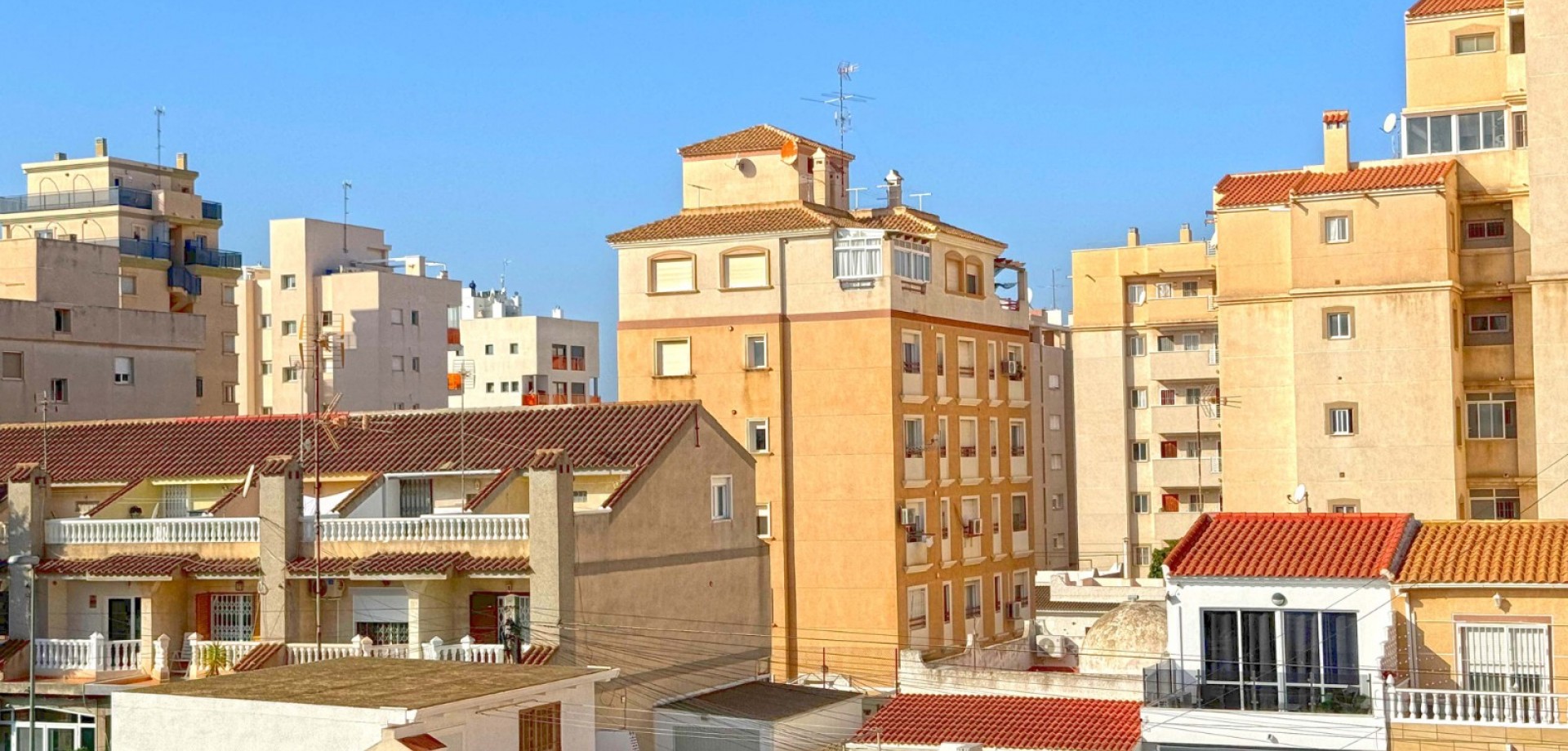 2 Bed, 1 Bath, ApartmentFor Sale, Torrevieja, Alicante