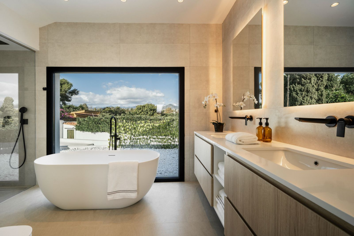 5 Bed, 5 Bath, HouseFor Sale, San Pedro de Alcantara, Malaga