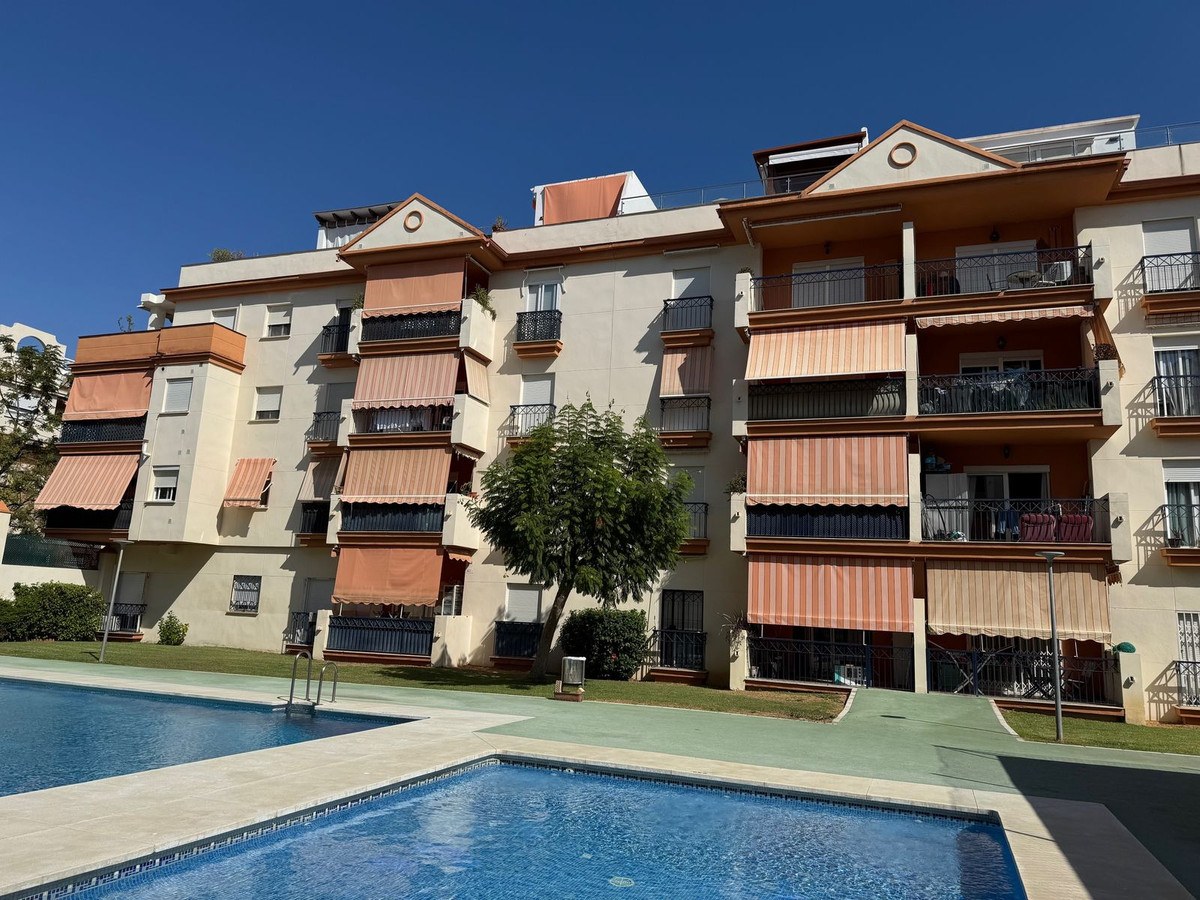4 Bed, 3 Bath, ApartmentFor Sale, Estepona, Malaga