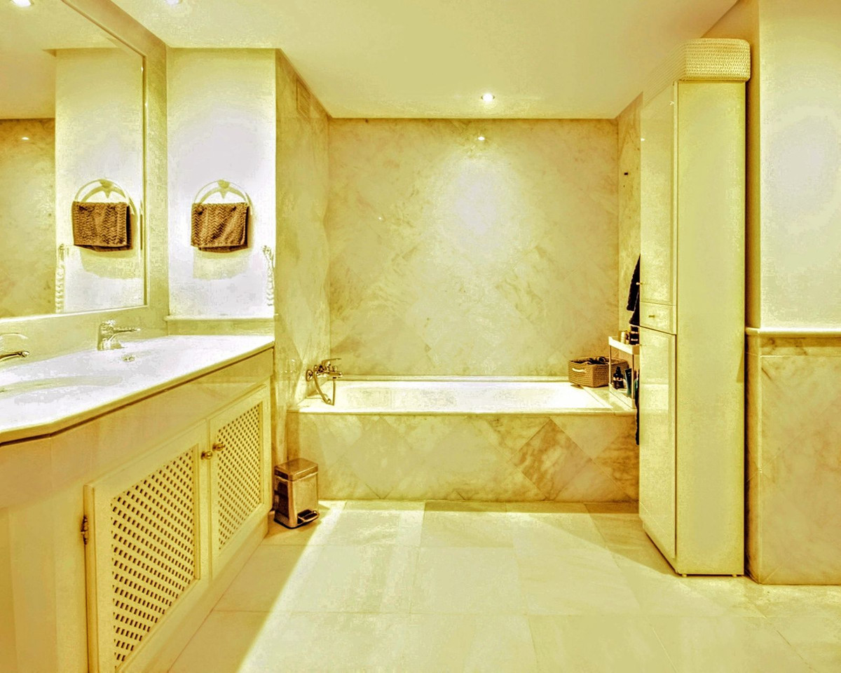 2 Bed, 2 Bath, ApartmentFor Sale, Elviria, Malaga