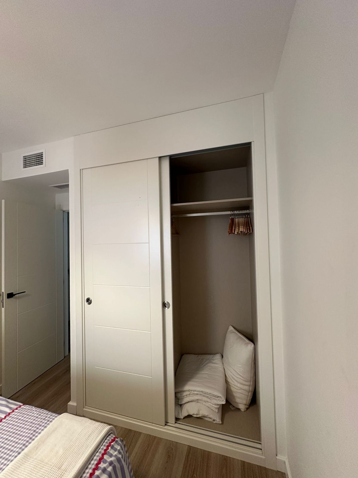 3 Bed, 2 Bath, ApartmentFor Sale, Nueva Andalucia, Malaga