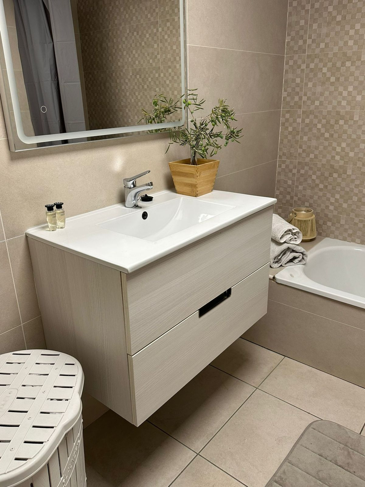 3 Bed, 2 Bath, ApartmentFor Sale, Nueva Andalucia, Malaga