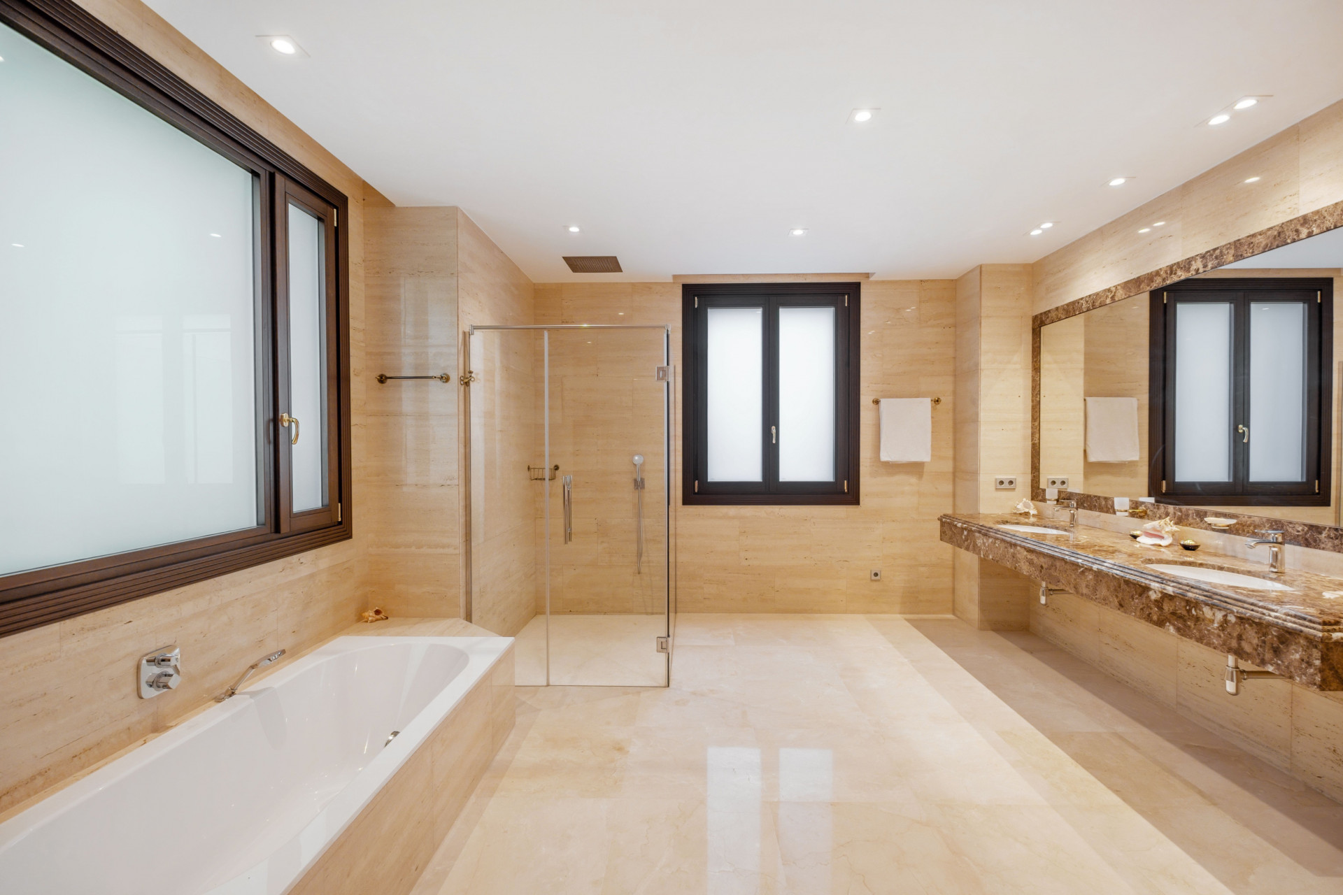 6 Bed, 8 Bath, HouseFor Sale, Estepona, Malaga