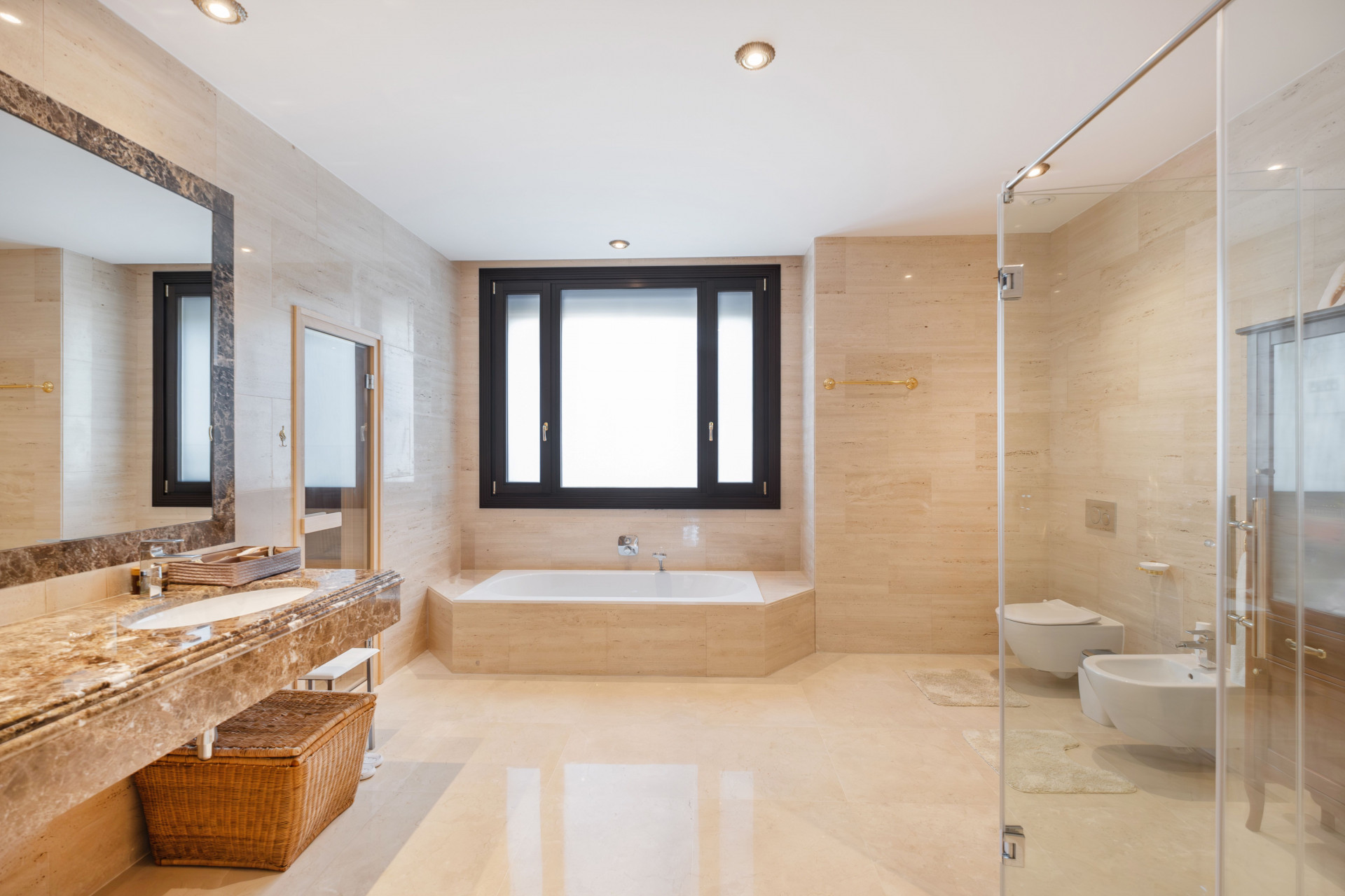 6 Bed, 8 Bath, HouseFor Sale, Estepona, Malaga