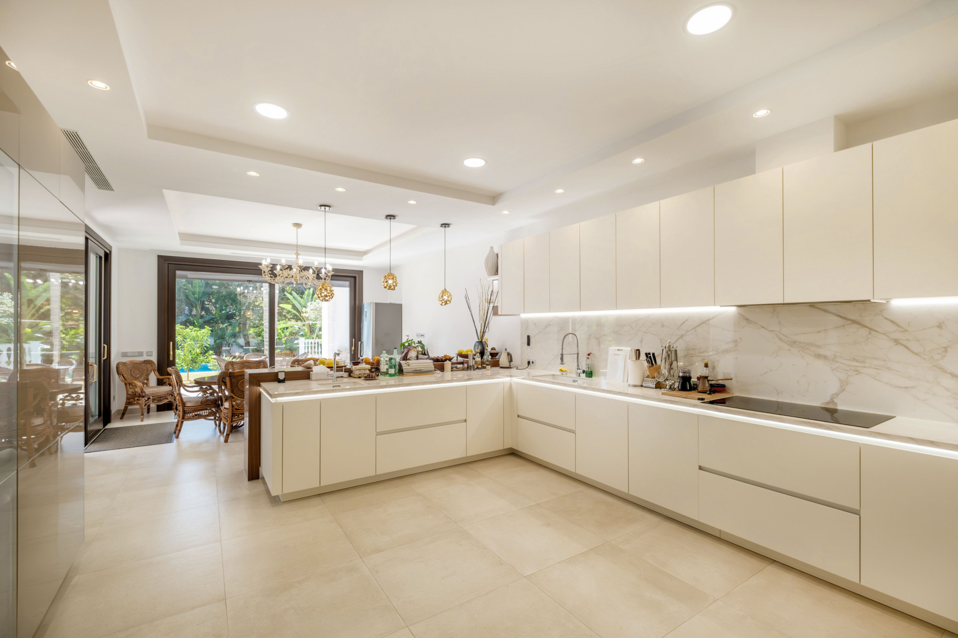 6 Bed, 8 Bath, HouseFor Sale, Estepona, Malaga