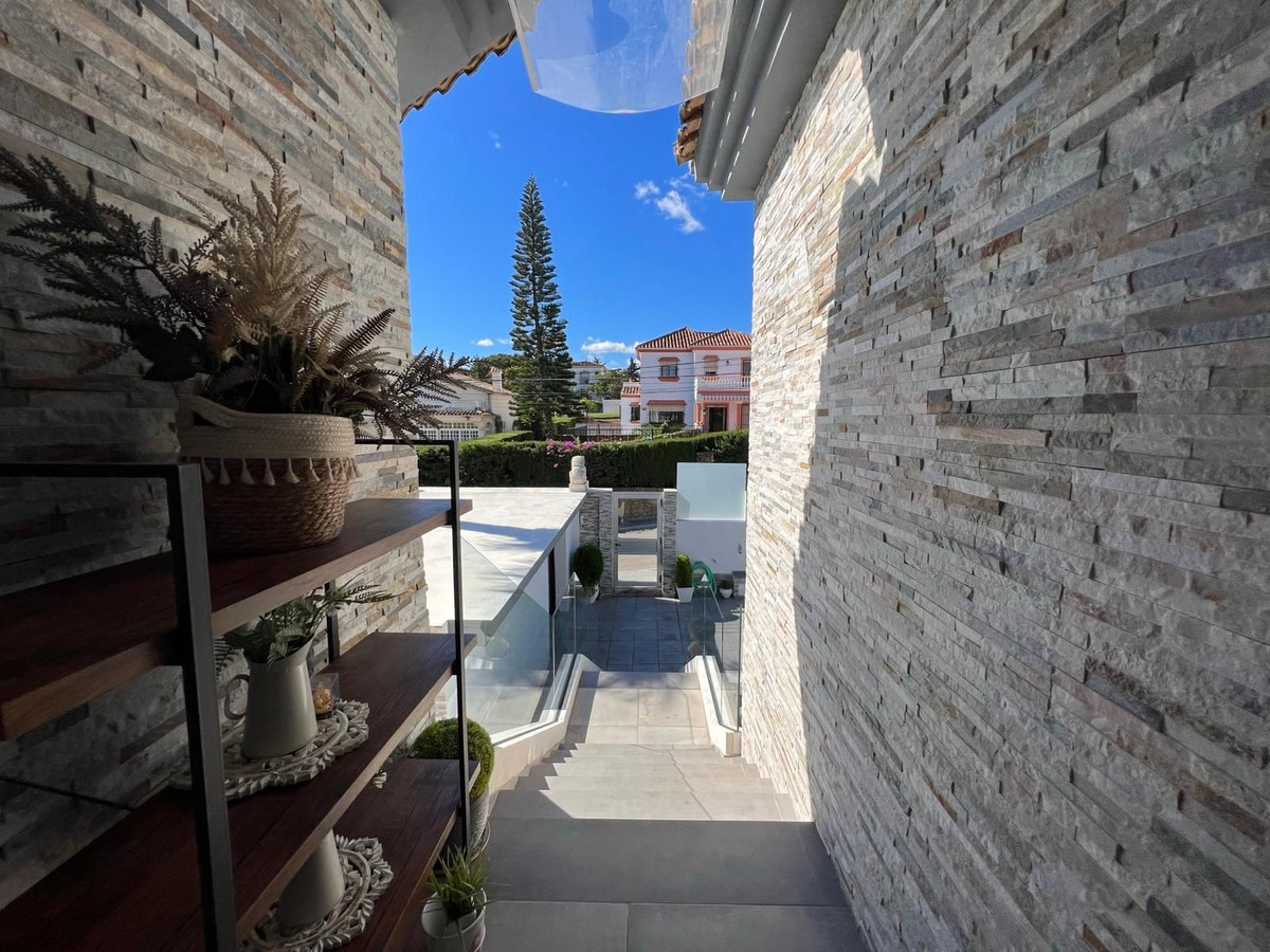 3 Bed, 3 Bath, HouseFor Sale, Estepona, Malaga