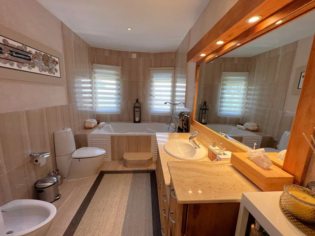 3 Bed, 3 Bath, HouseFor Sale, Estepona, Malaga