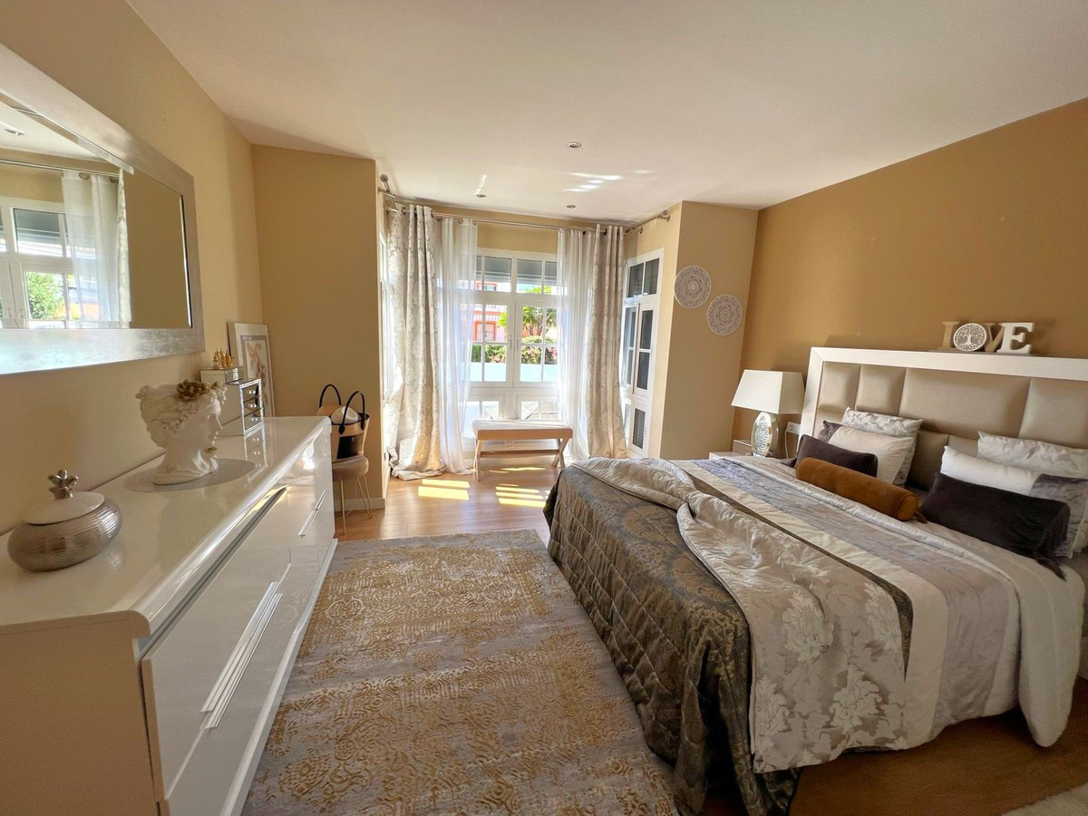 3 Bed, 3 Bath, HouseFor Sale, Estepona, Malaga