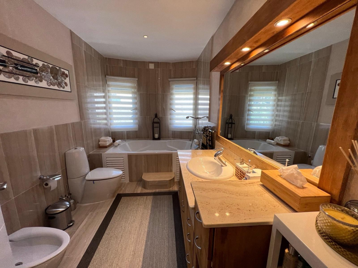 3 Bed, 3 Bath, HouseFor Sale, Estepona, Malaga