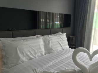 1 Bed, 1 Bath, ApartmentFor Sale, Phuket, NaiHarn, South