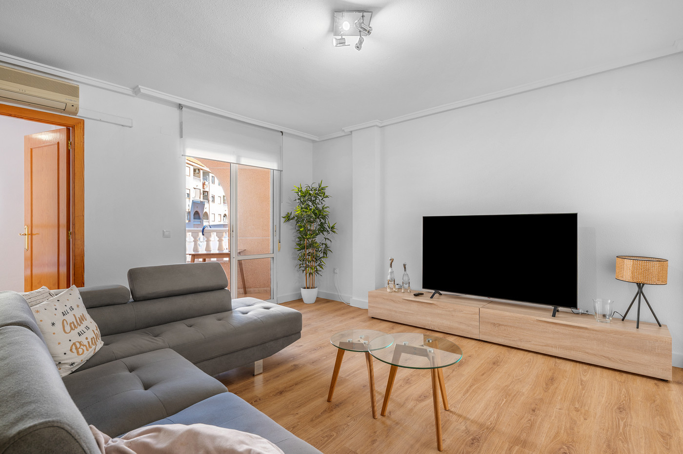 3 Bed, 2 Bath, ApartmentFor Sale, Torrevieja, Alicante