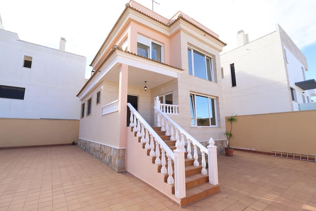 4 Bed, 2 Bath, HouseFor Sale, Orihuela Costa, Alicante