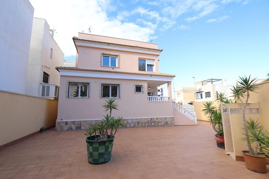 4 Bed, 2 Bath, HouseFor Sale, Orihuela Costa, Alicante