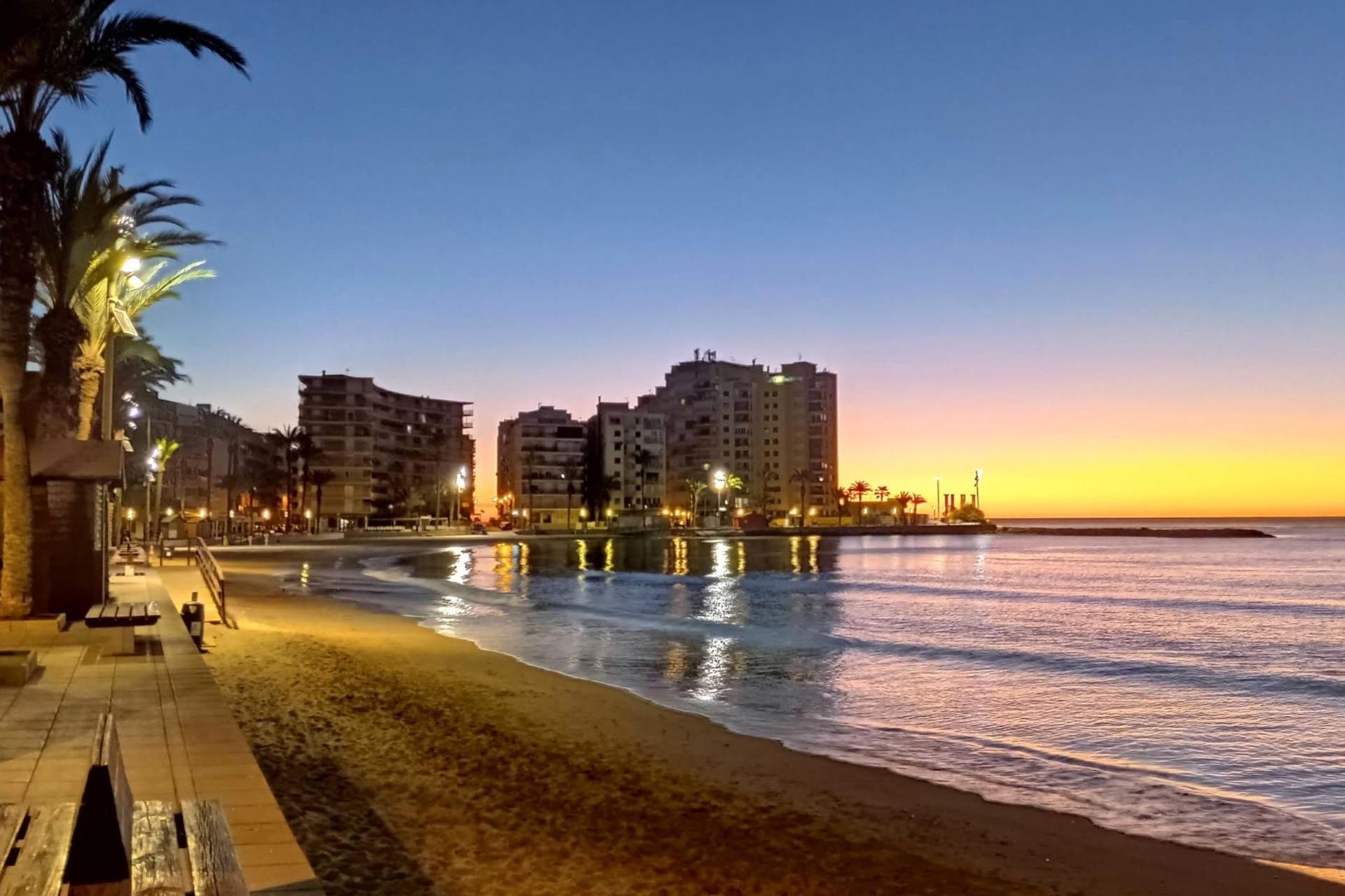 3 Bed, 1 Bath, ApartmentFor Sale, Torrevieja, Alicante
