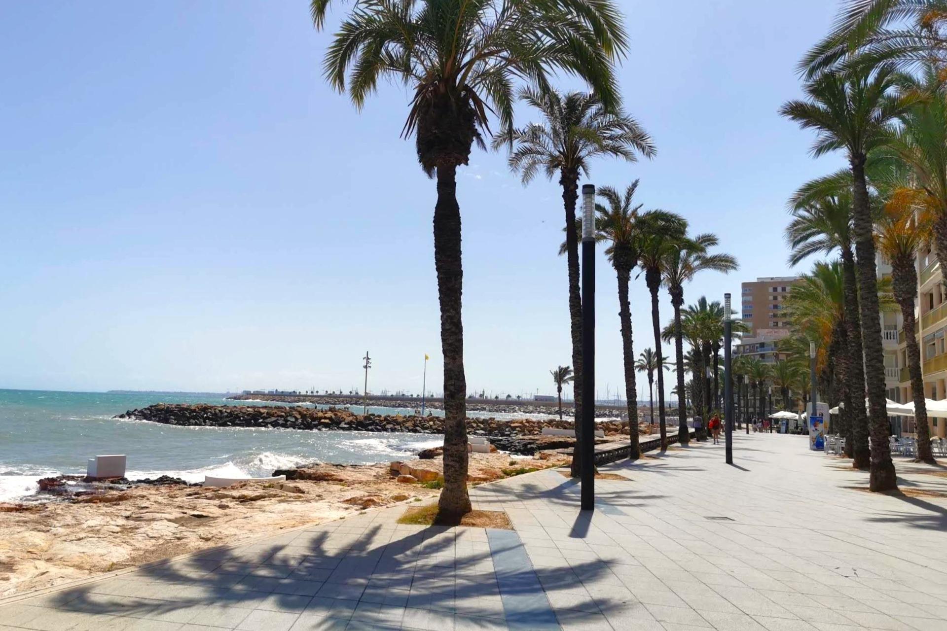 3 Bed, 1 Bath, ApartmentFor Sale, Torrevieja, Alicante