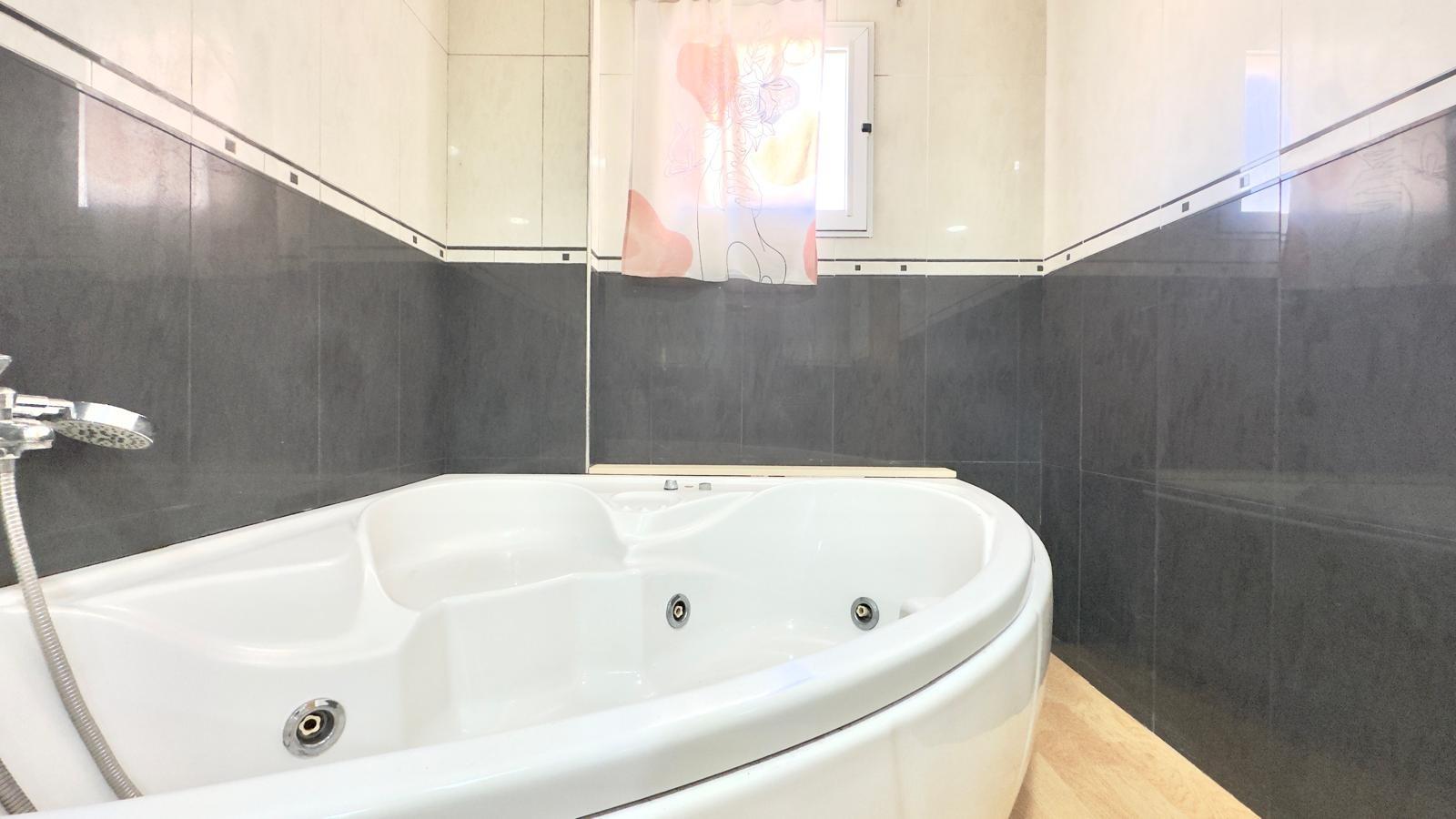 3 Bed, 1 Bath, ApartmentFor Sale, Torrevieja, Alicante