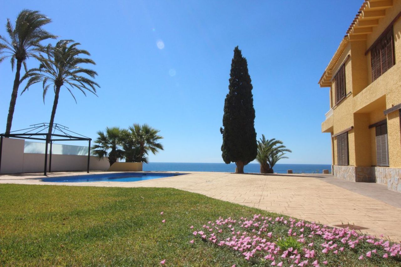 8 Bed, 4 Bath, HouseFor Sale, Cabo Roig, Alicante