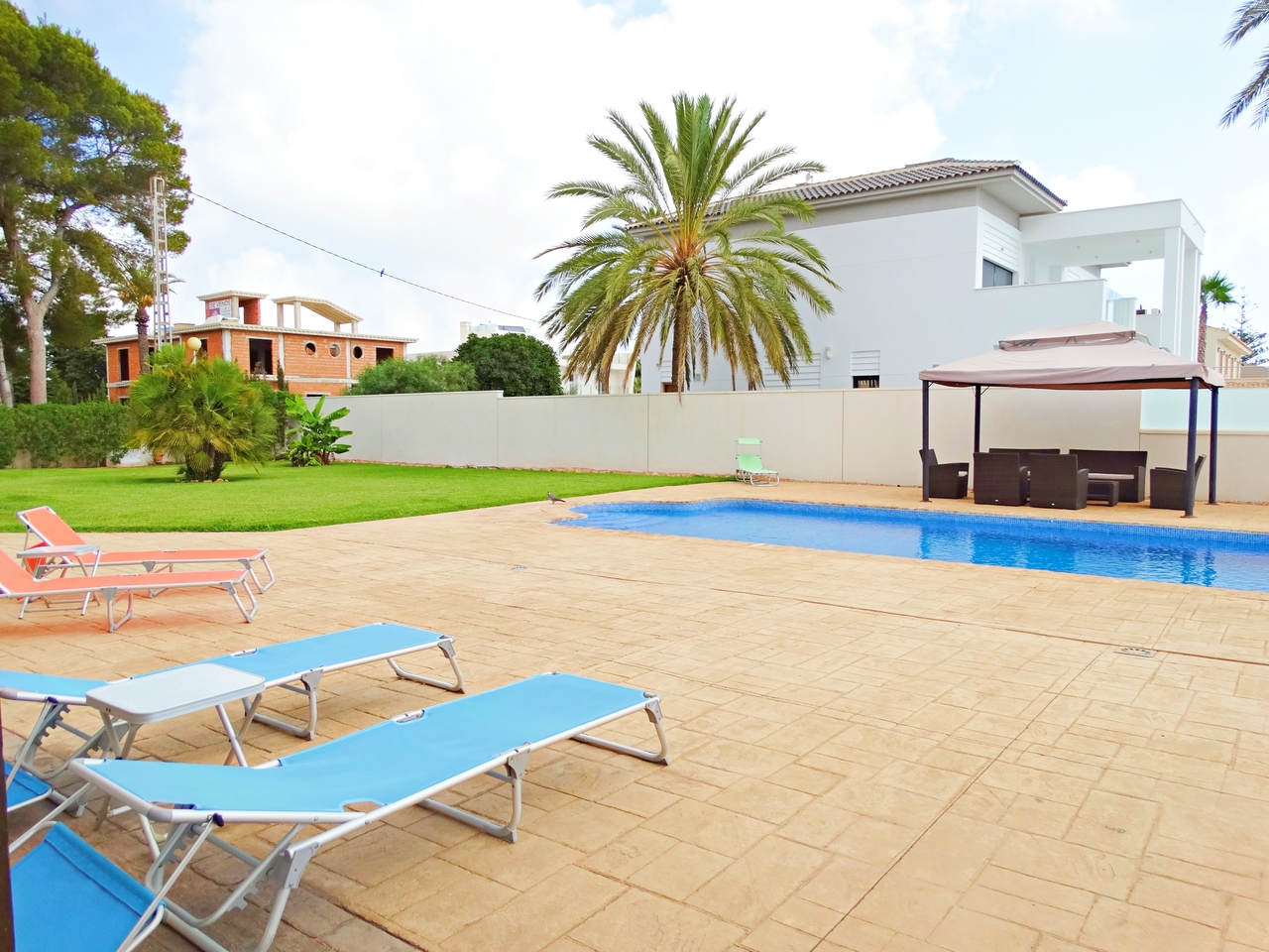 8 Bed, 4 Bath, HouseFor Sale, Cabo Roig, Alicante