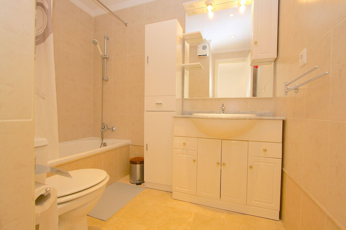 4 Bed, 2 Bath, ApartmentFor Sale, Fuengirola, Malaga