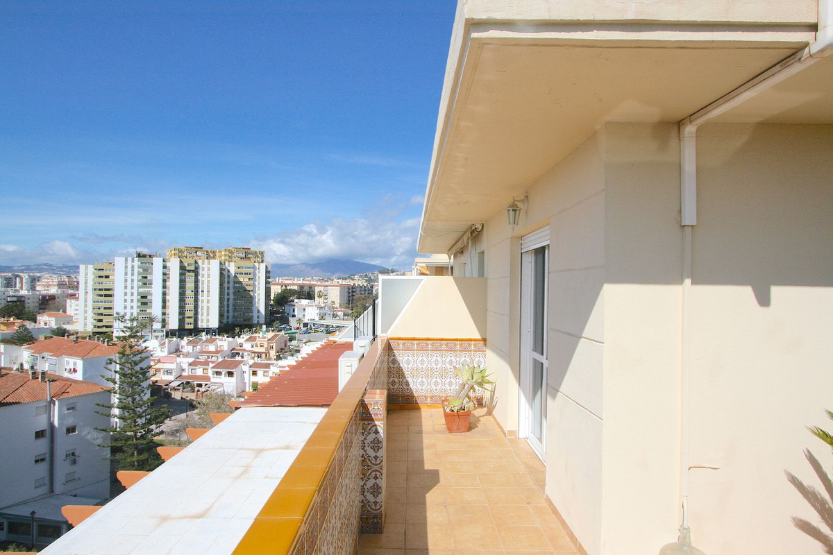 4 Bed, 2 Bath, ApartmentFor Sale, Fuengirola, Malaga