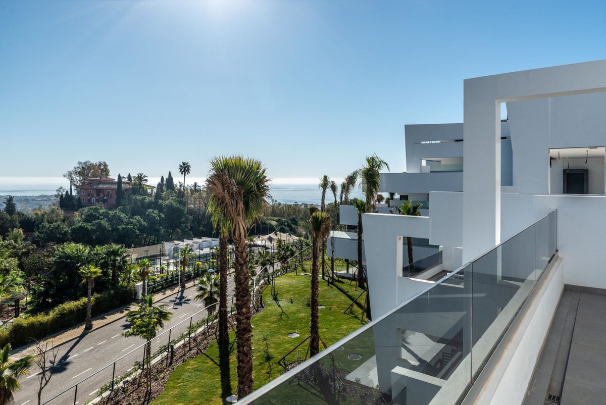 3 Bed, 2 Bath, ApartmentFor Sale, Estepona, Malaga