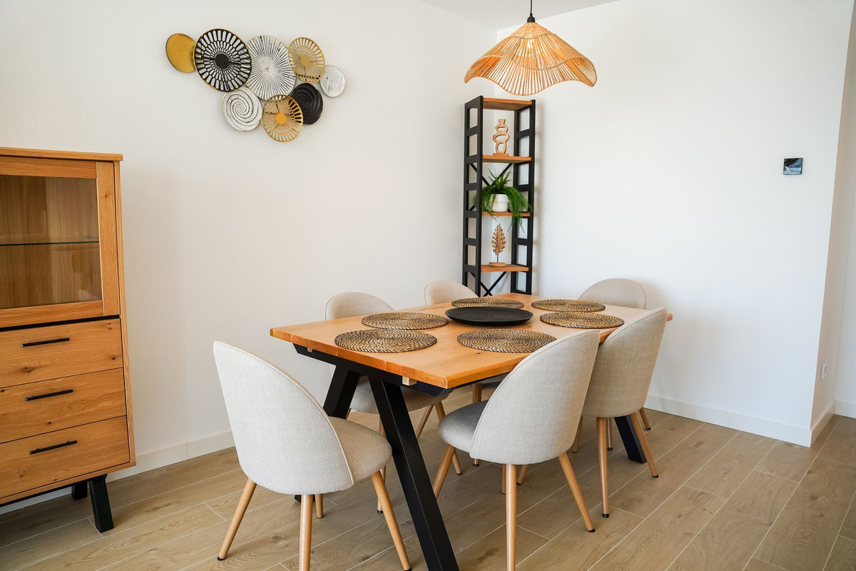 3 Bed, 2 Bath, ApartmentFor Sale, Estepona, Malaga