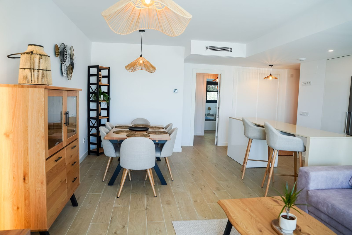 3 Bed, 2 Bath, ApartmentFor Sale, Estepona, Malaga