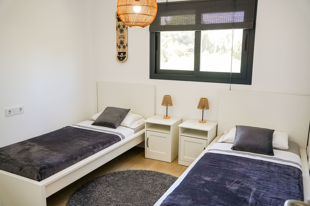 3 Bed, 2 Bath, ApartmentFor Sale, Estepona, Malaga