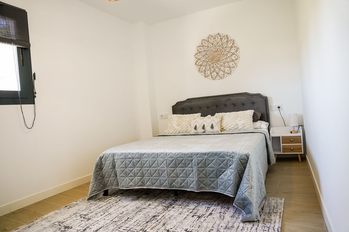 3 Bed, 2 Bath, ApartmentFor Sale, Estepona, Malaga