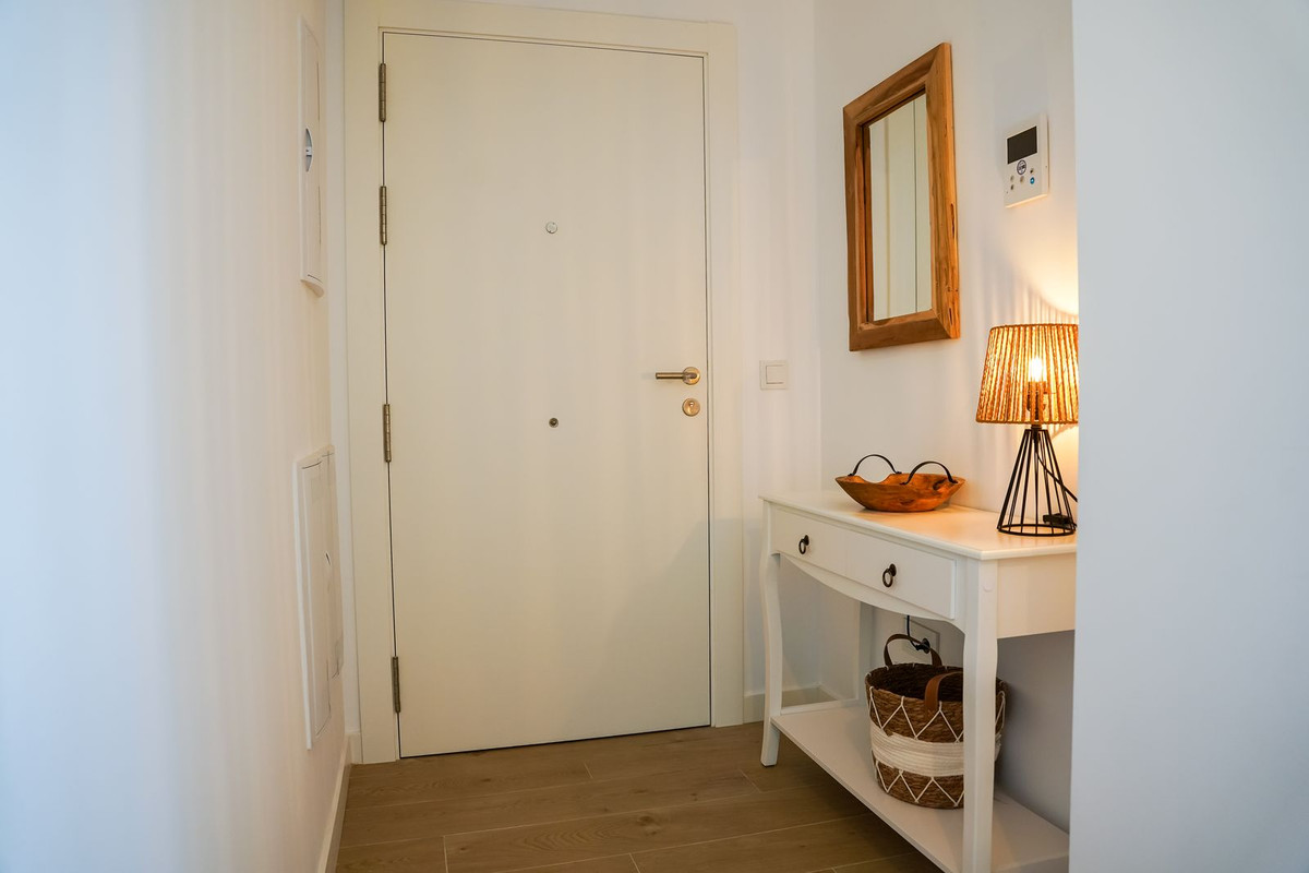 3 Bed, 2 Bath, ApartmentFor Sale, Estepona, Malaga