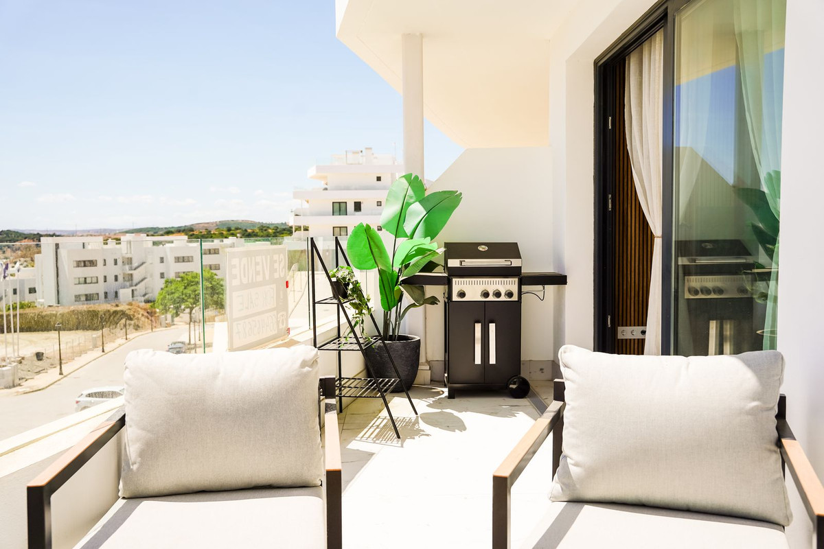 3 Bed, 2 Bath, ApartmentFor Sale, Estepona, Malaga