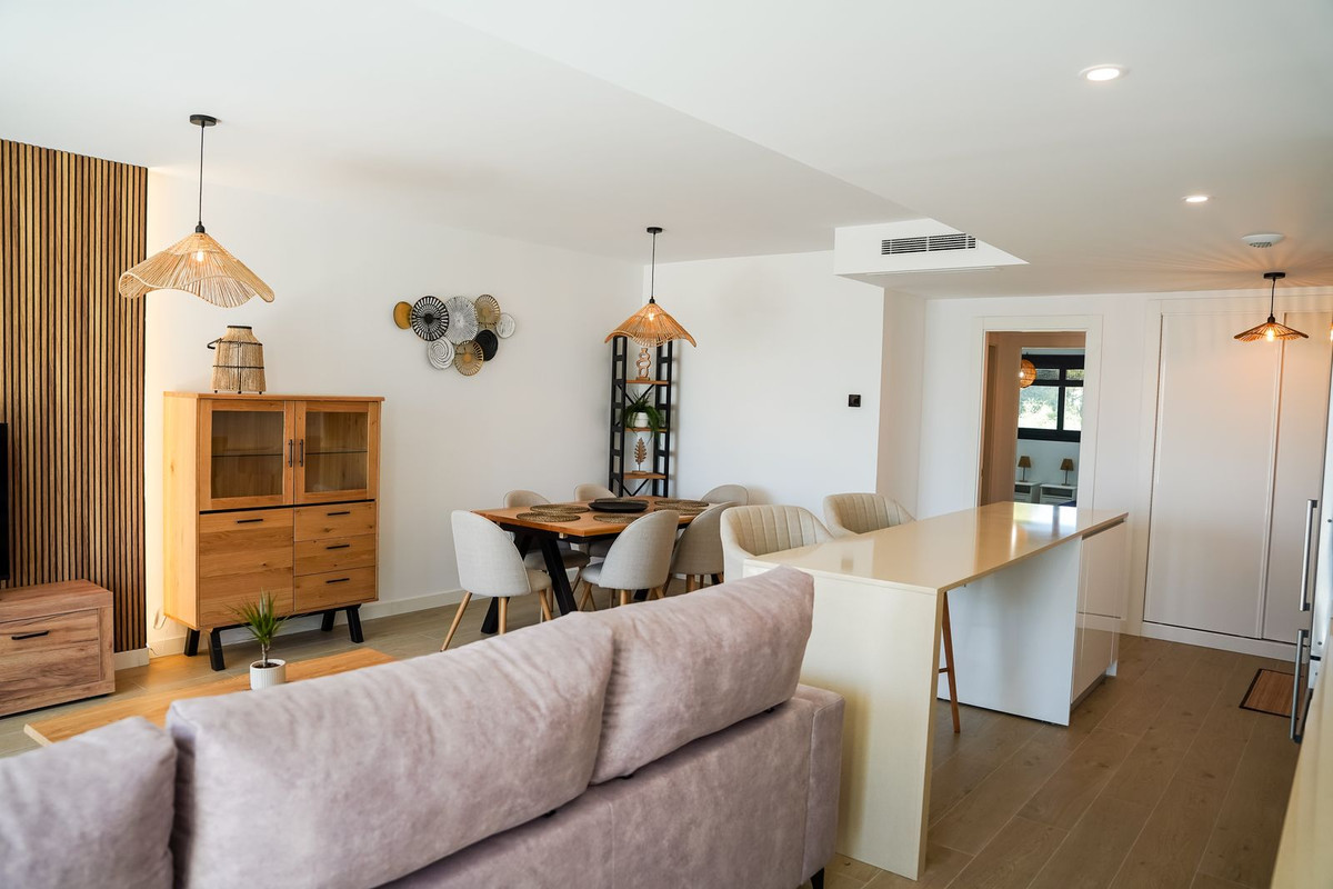 3 Bed, 2 Bath, ApartmentFor Sale, Estepona, Malaga