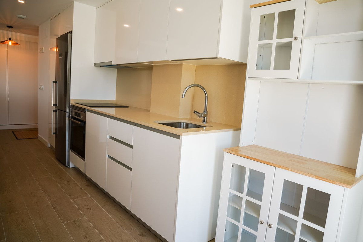 3 Bed, 2 Bath, ApartmentFor Sale, Estepona, Malaga