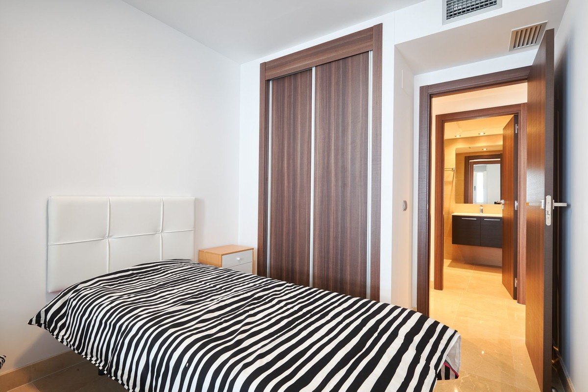 3 Bed, 2 Bath, ApartmentFor Sale, San Pedro de Alcantara, Malaga