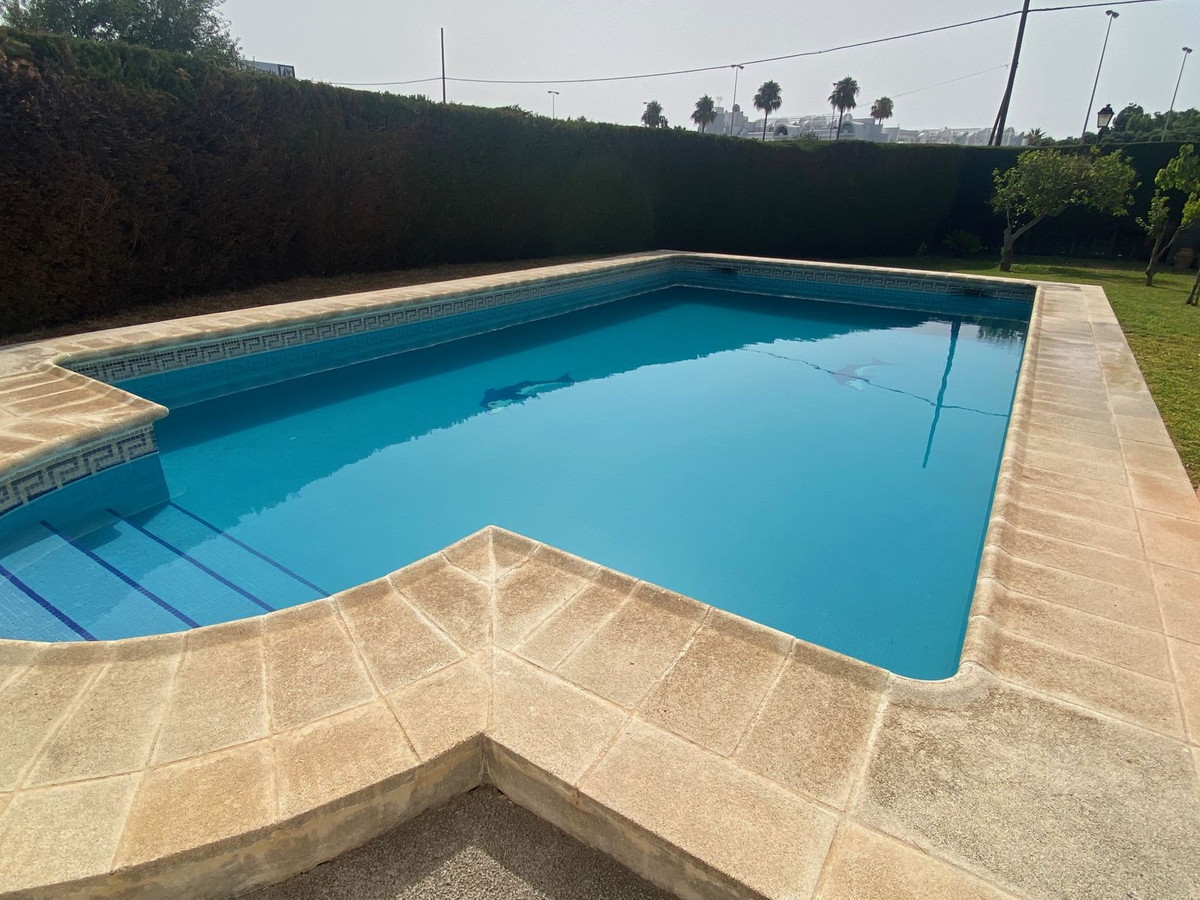 5 Bed, 3 Bath, HouseFor Sale, New Golden Mile, Malaga