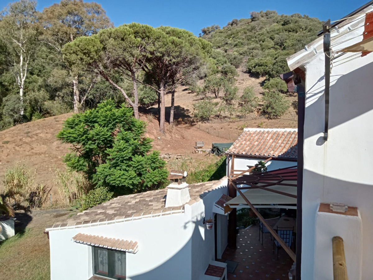 4 Bed, 2 Bath, HouseFor Sale, Casares, Malaga