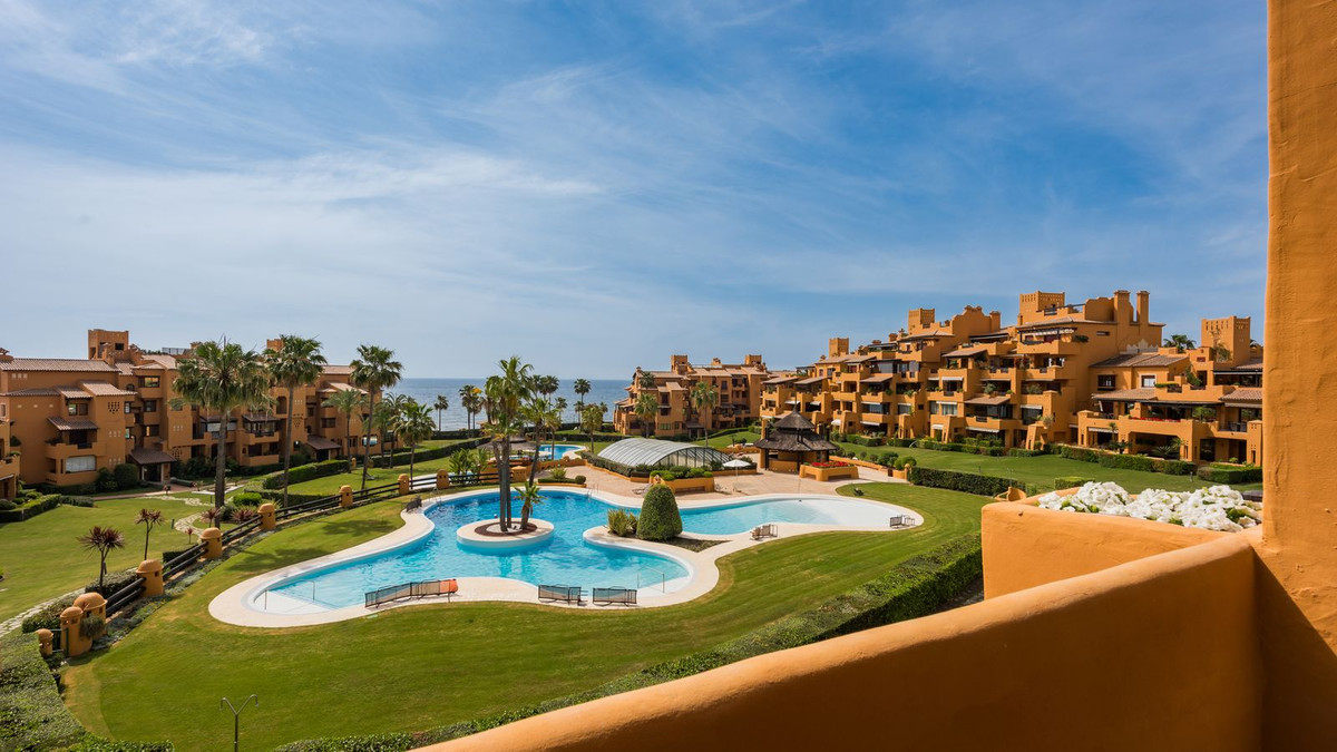 3 Bed, 2 Bath, ApartmentFor Sale, Estepona, Malaga