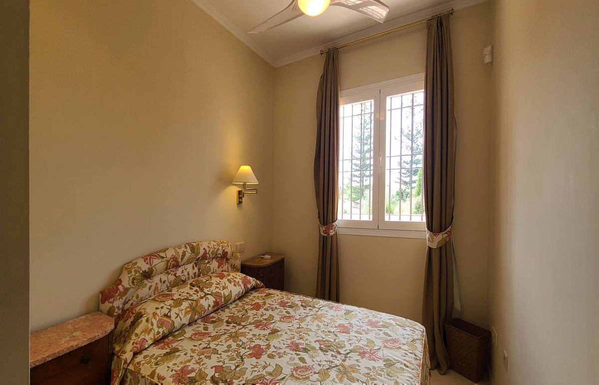 5 Bed, 4 Bath, HouseFor Sale, The Golden Mile, Malaga