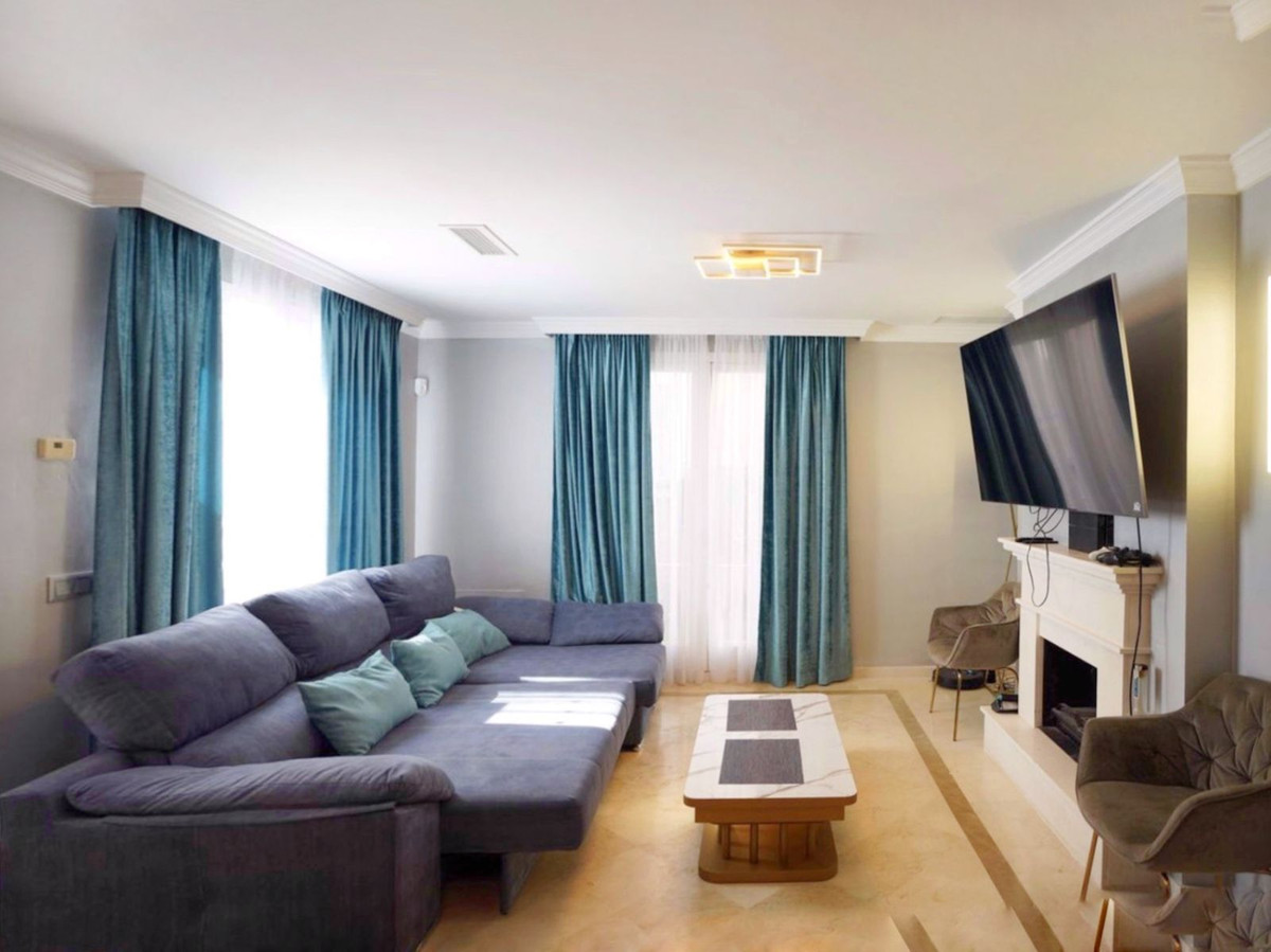 2 Bed, 2 Bath, HouseFor Sale, Aloha, Malaga