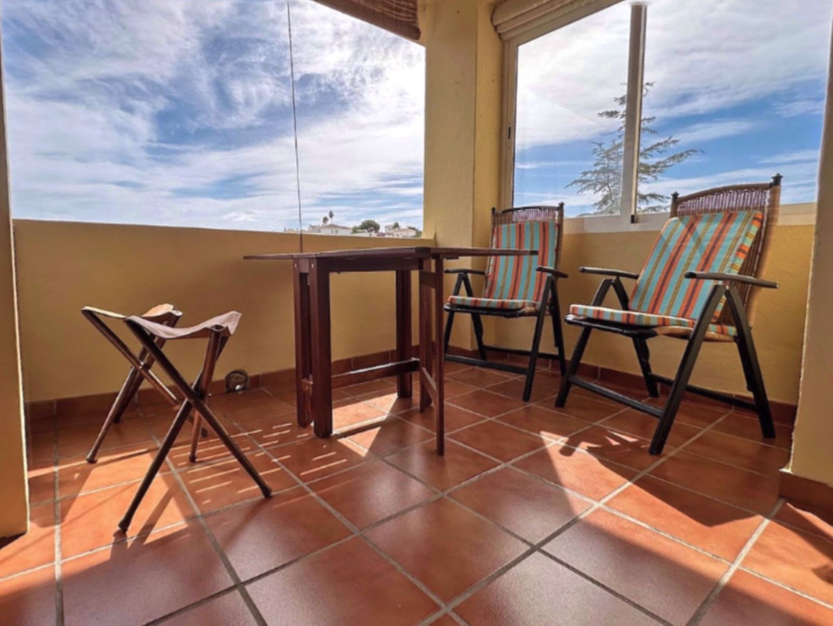 2 Bed, 1 Bath, ApartmentFor Sale, Cerros del Aguila, Malaga