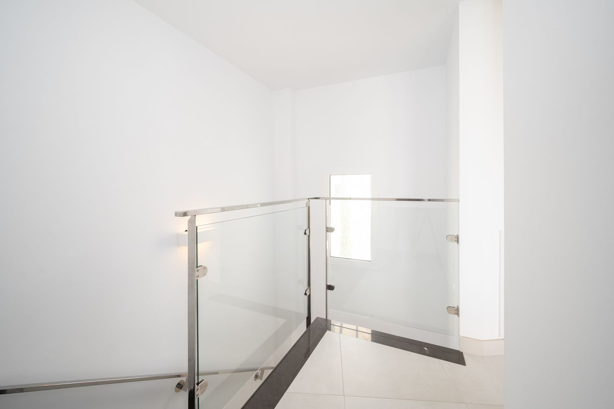 3 Bed, 3 Bath, ApartmentFor Sale, Los Monteros, Malaga