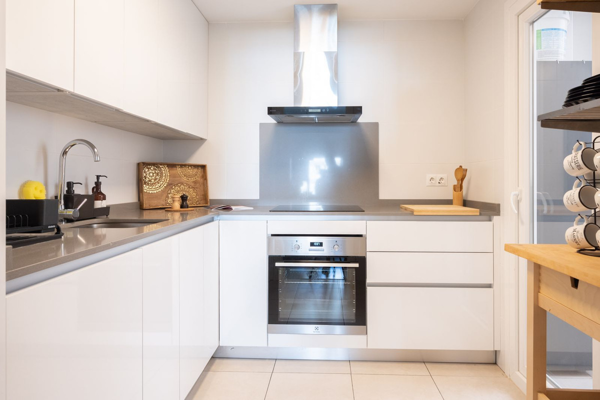 3 Bed, 2 Bath, ApartmentFor Sale, Nueva Andalucia, Malaga