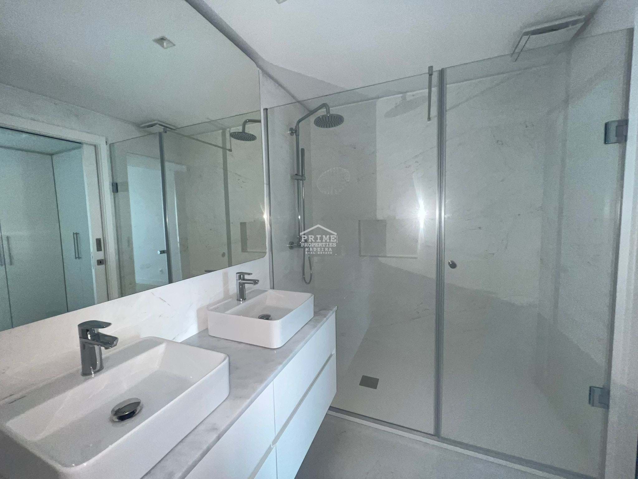 4 Bed, 3 Bath, ApartmentFor Sale, Funchal, Ilha da Madeira, 9000-098