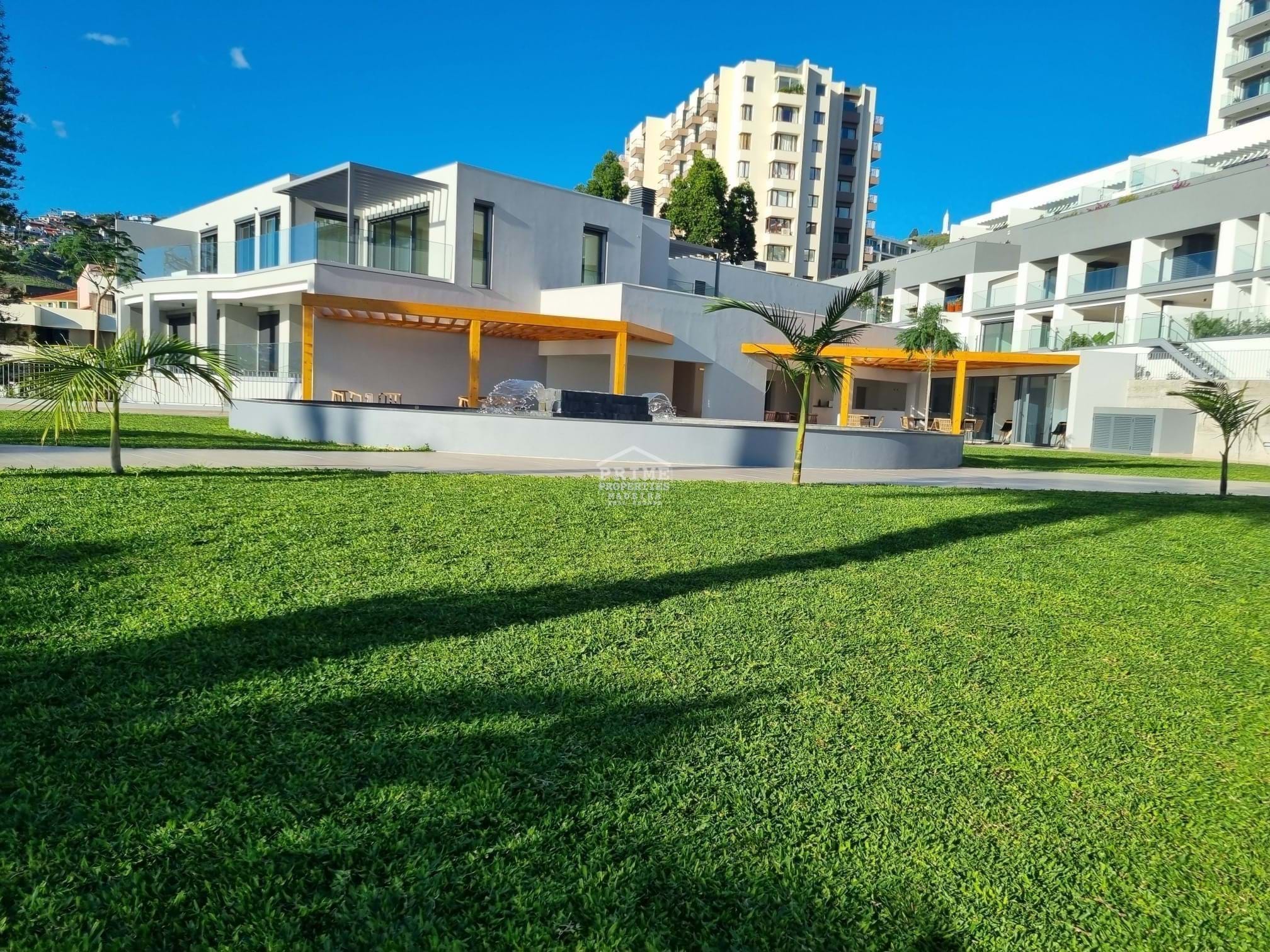 4 Bed, 3 Bath, ApartmentFor Sale, Funchal, Ilha da Madeira, 9000-098