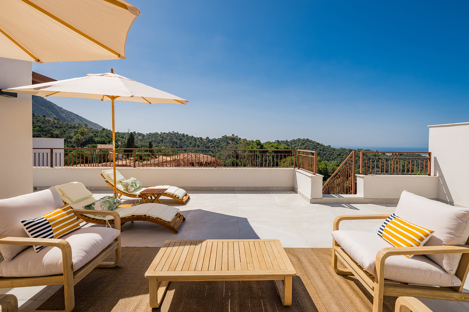 3 Bed, 2 Bath, ApartmentFor Sale, Istán, Malaga