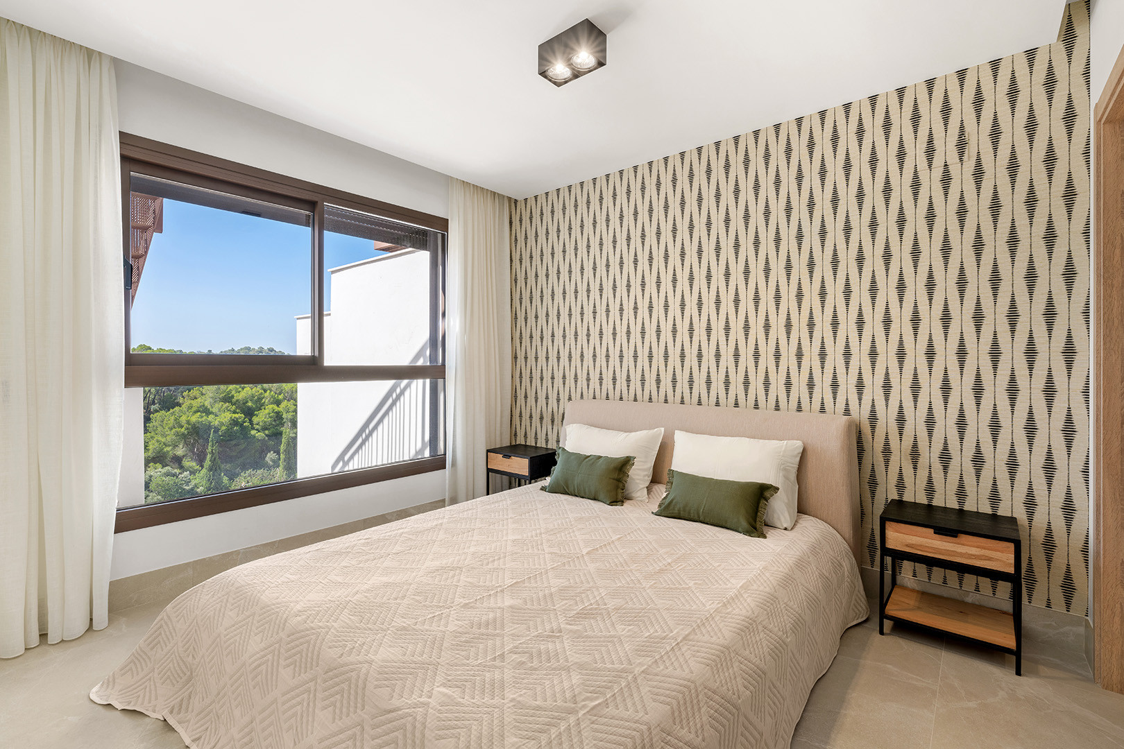 3 Bed, 2 Bath, ApartmentFor Sale, Istán, Malaga