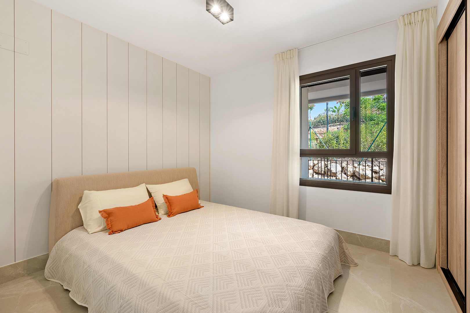 3 Bed, 2 Bath, ApartmentFor Sale, Istán, Malaga