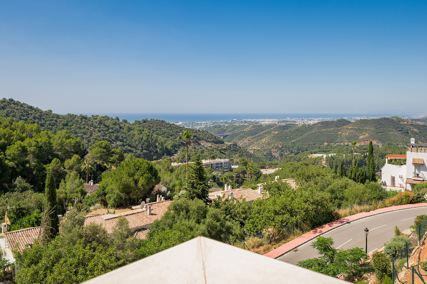 3 Bed, 2 Bath, ApartmentFor Sale, Istán, Malaga