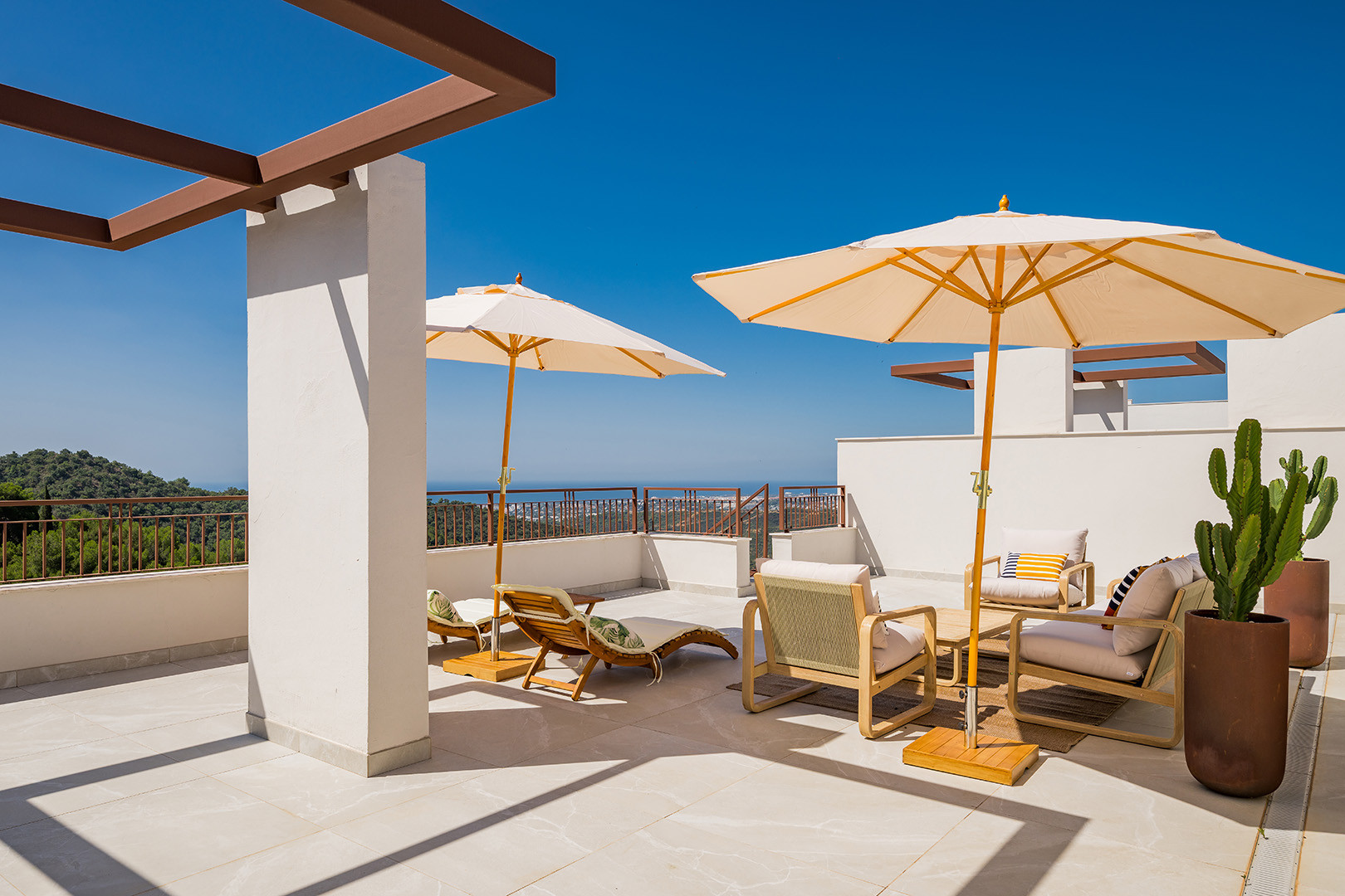 3 Bed, 2 Bath, ApartmentFor Sale, Istán, Malaga