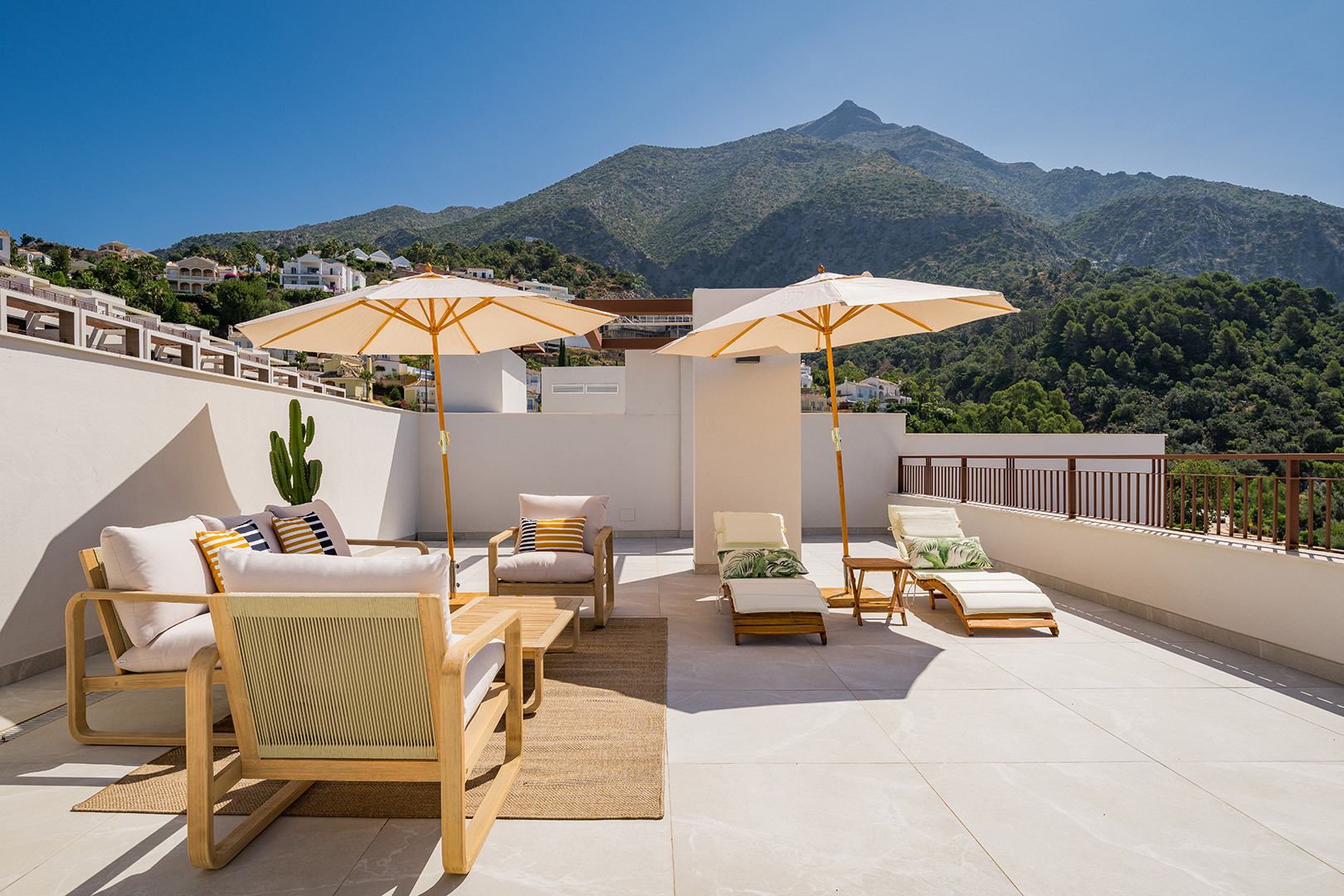 3 Bed, 2 Bath, ApartmentFor Sale, Istán, Malaga